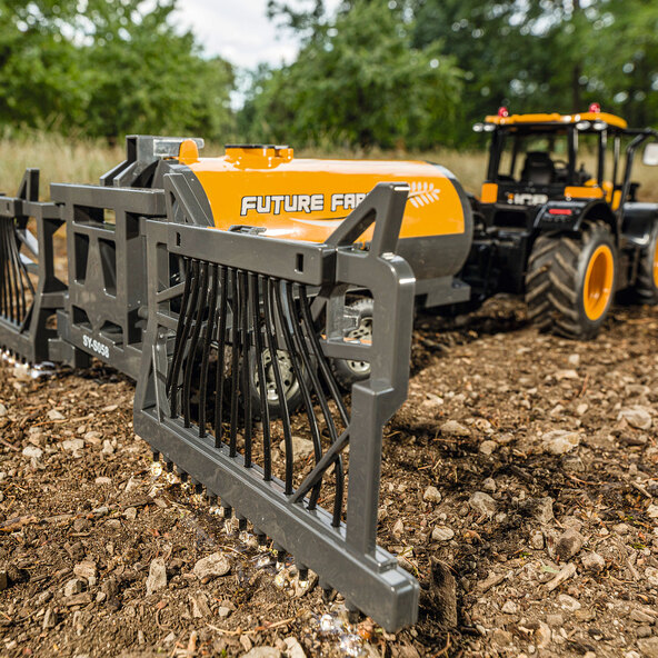 Ferngesteuerter Traktor JCB + Tankwagen, gelb (1:16)
