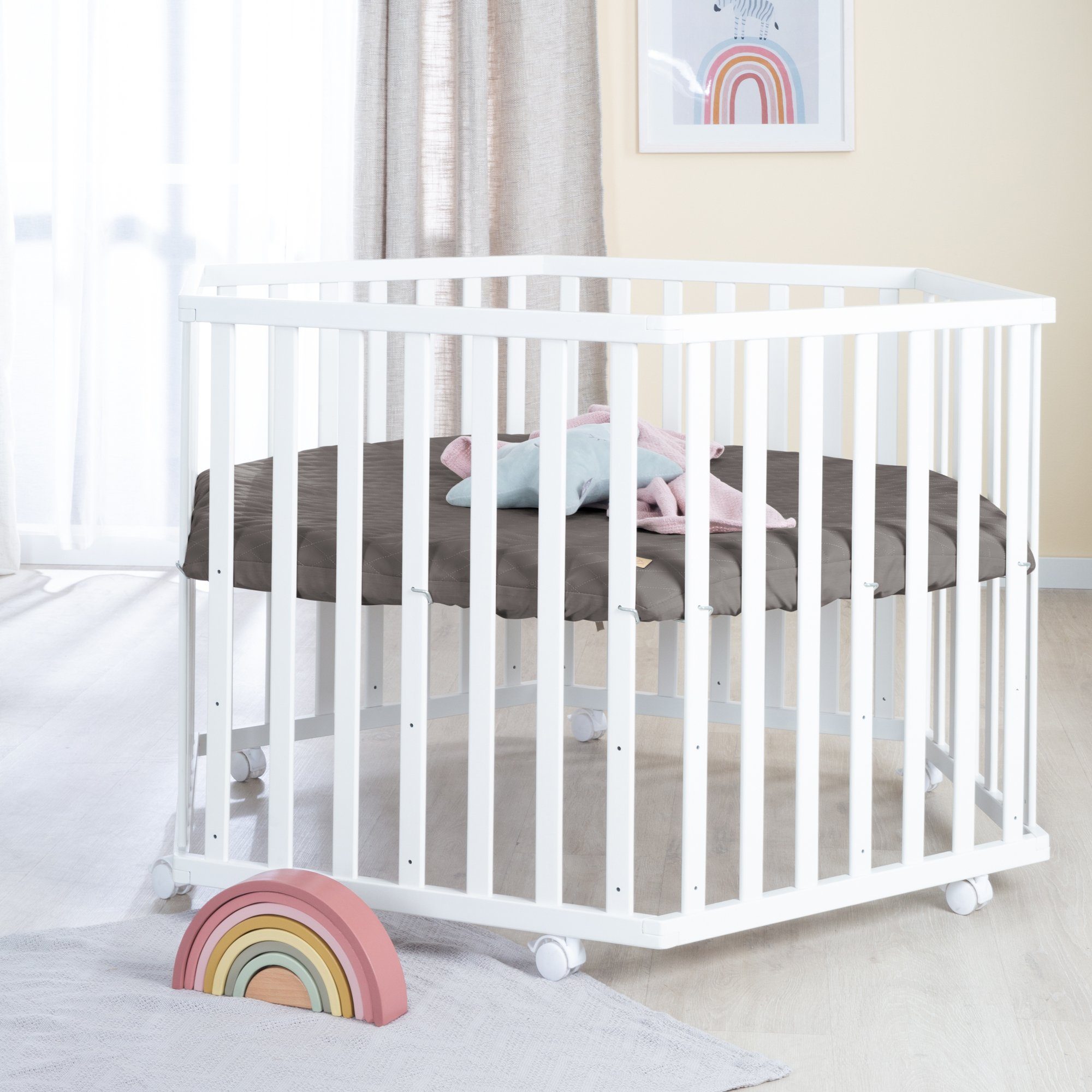 roba® Laufgitter Luxe 6-eckig, Laufstall, inkl. Schutzeinlage & Rollen, höhenverstellbar