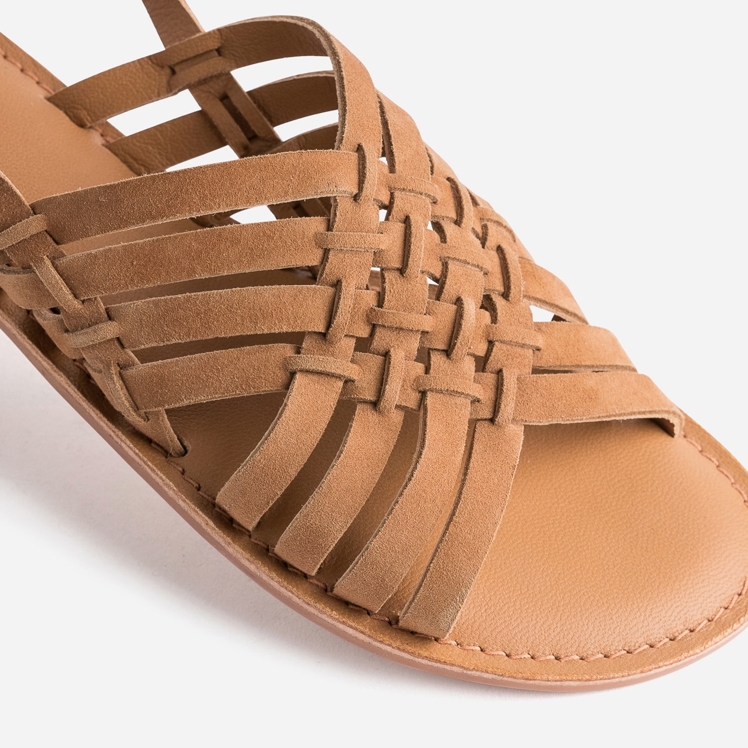 Sandale marron en cuir velours tressé
