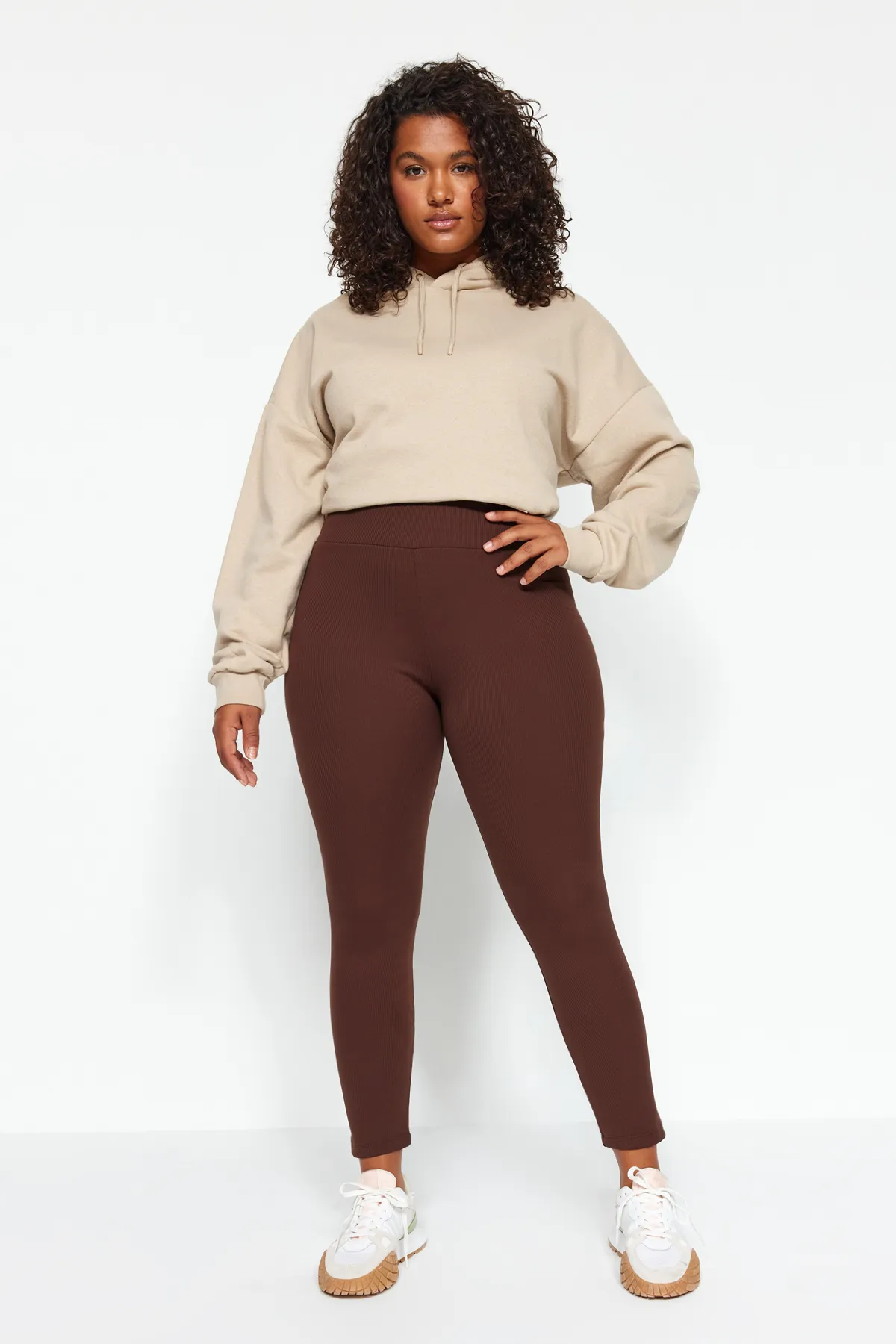 Trendyol Curve  Braune Strickstrumpfhose mit Fleece-Innenseite TBBAW23BV00017