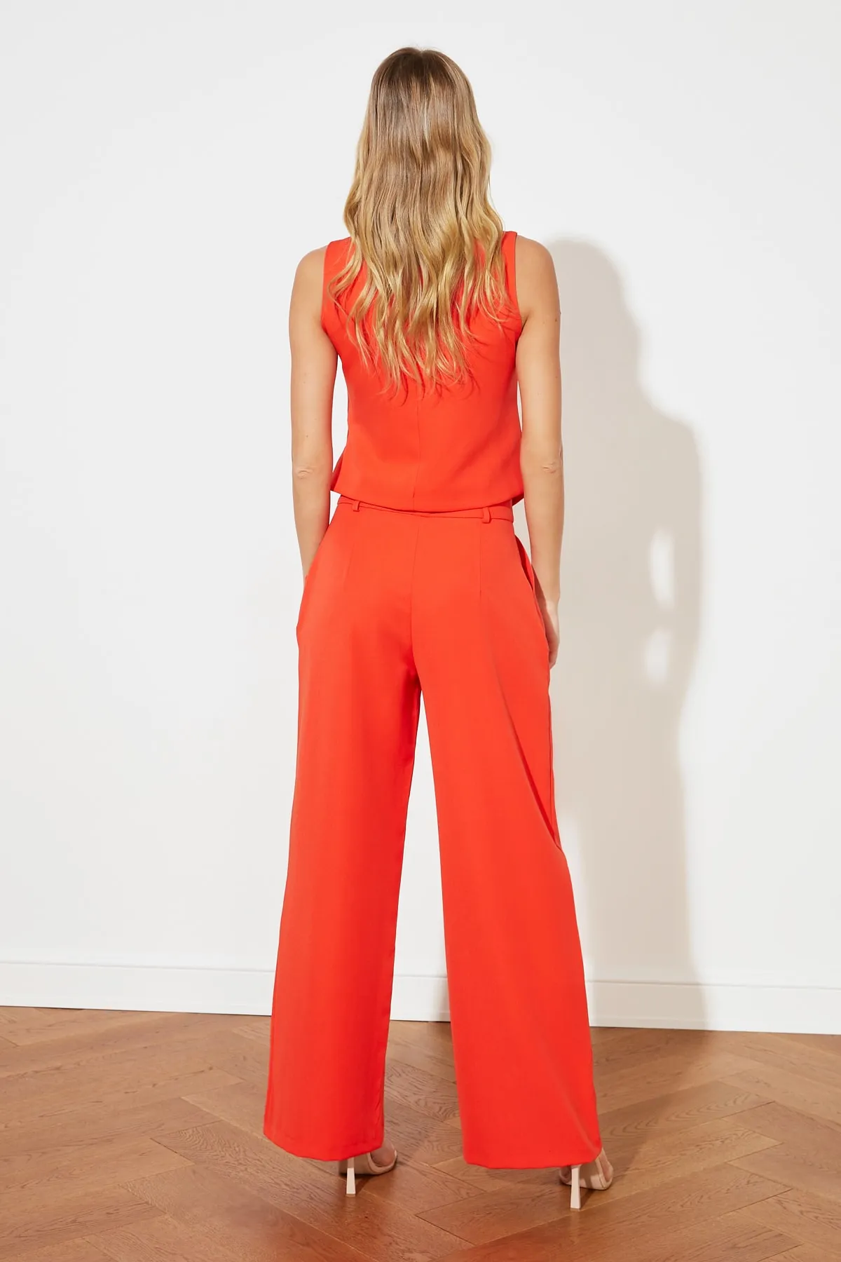 Trendyol Collection  Rote plissierte Webhose mit weitem Bein und weitem Bein TWOSS21PL0189