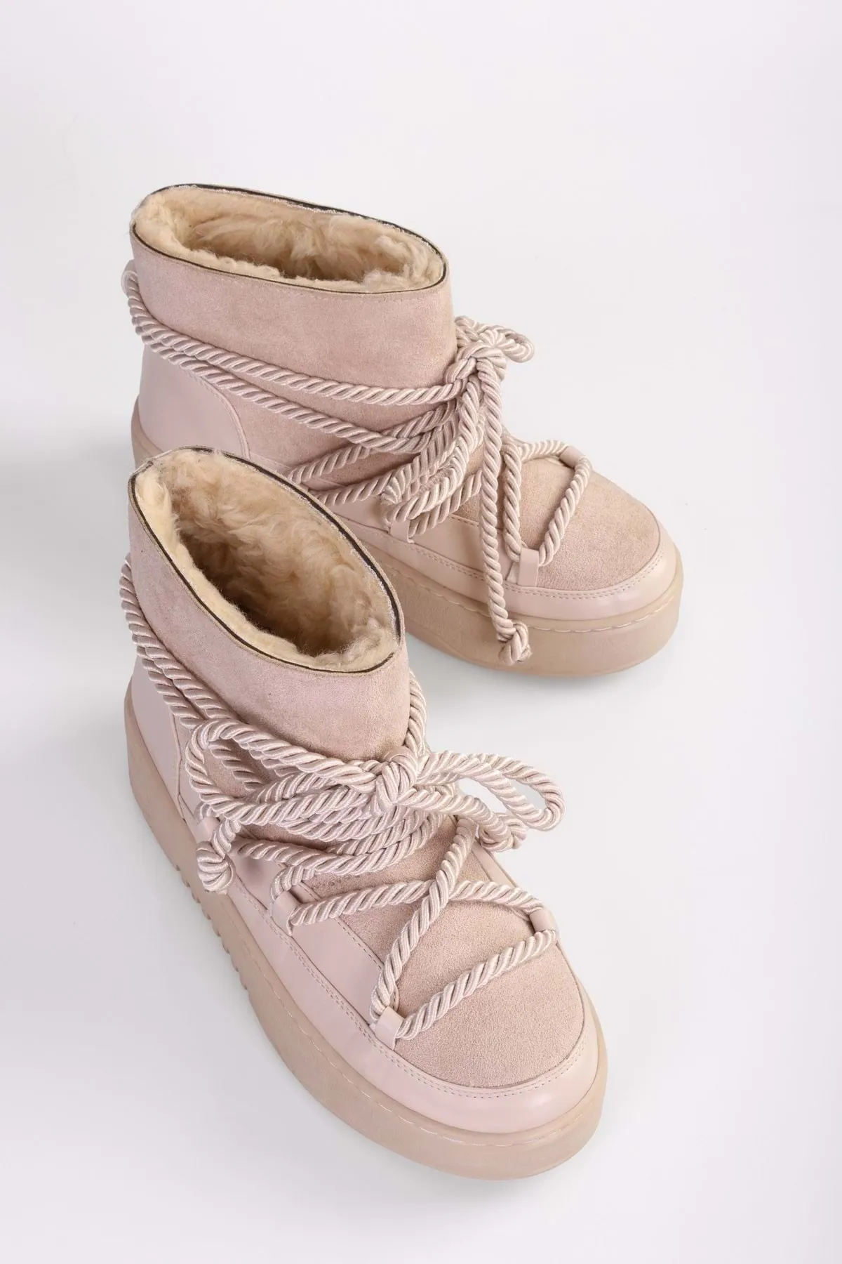 Shoeberry  Damen-Schneestiefel in Snowy-Beige mit dicker Sohle und pelziger Innenseite