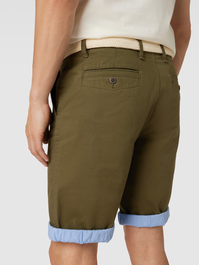 Chinoshorts mit französischen Eingrifftaschen in olivgrün