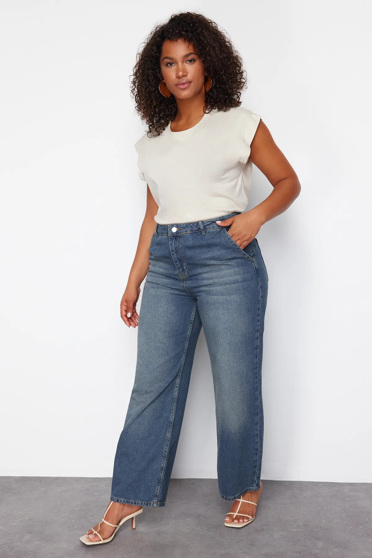 Trendyol Curve  Blaue Hose mit hoher Taille und weitem Bein - TBBSS24CJ00048