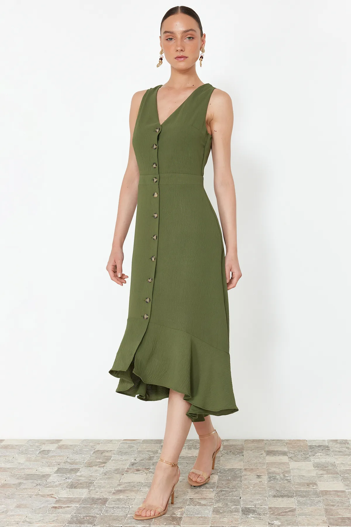Trendyol Collection  Khaki Khaki gewebtes Midikleid mit Knopfdetail TWOSS23EL02158