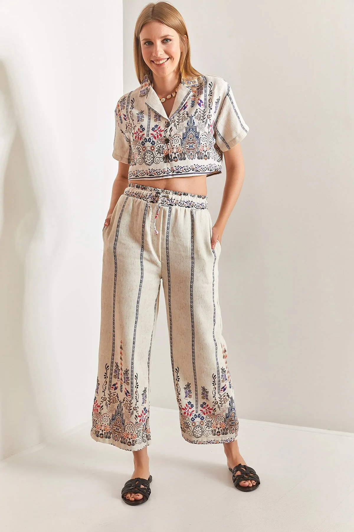 Bianco Lucci  Damen-Set mit kurzärmligen Ethno-Leinen-Crop-Hemdhosen