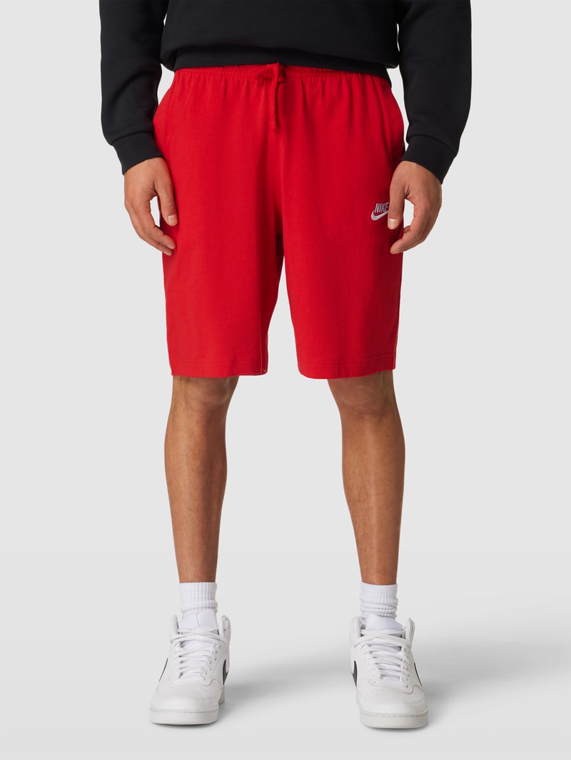 Sweatshorts mit seitlichen Eingrifftaschen in rot
