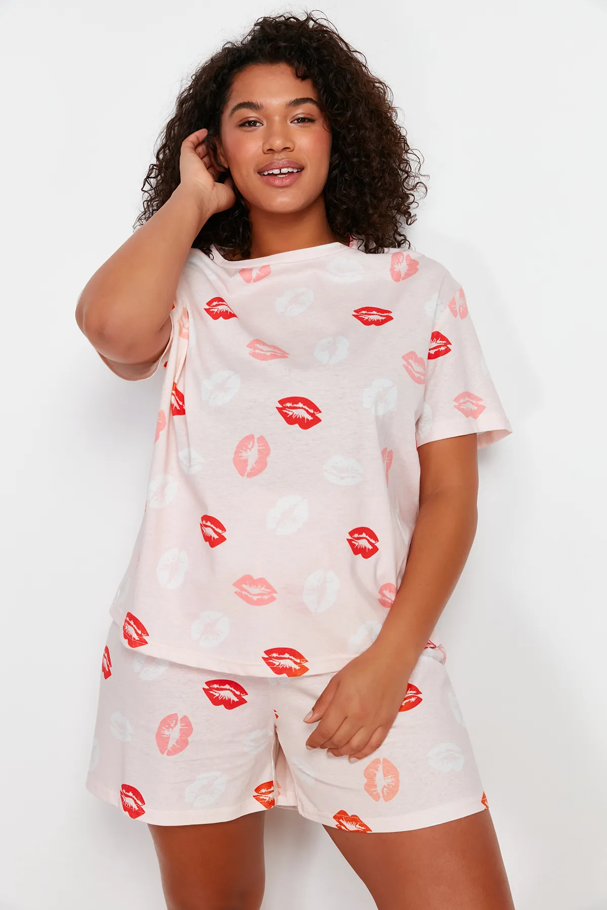Trendyol Curve  Mehrfarbig gemustertes Strick-Pyjama-Set TBBSS24AI00040