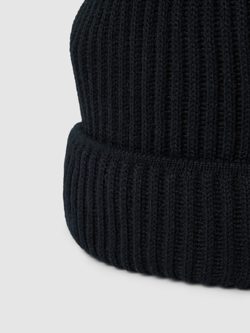 Beanie mit Umschlag aus Schurwoll-Mix in schwarz