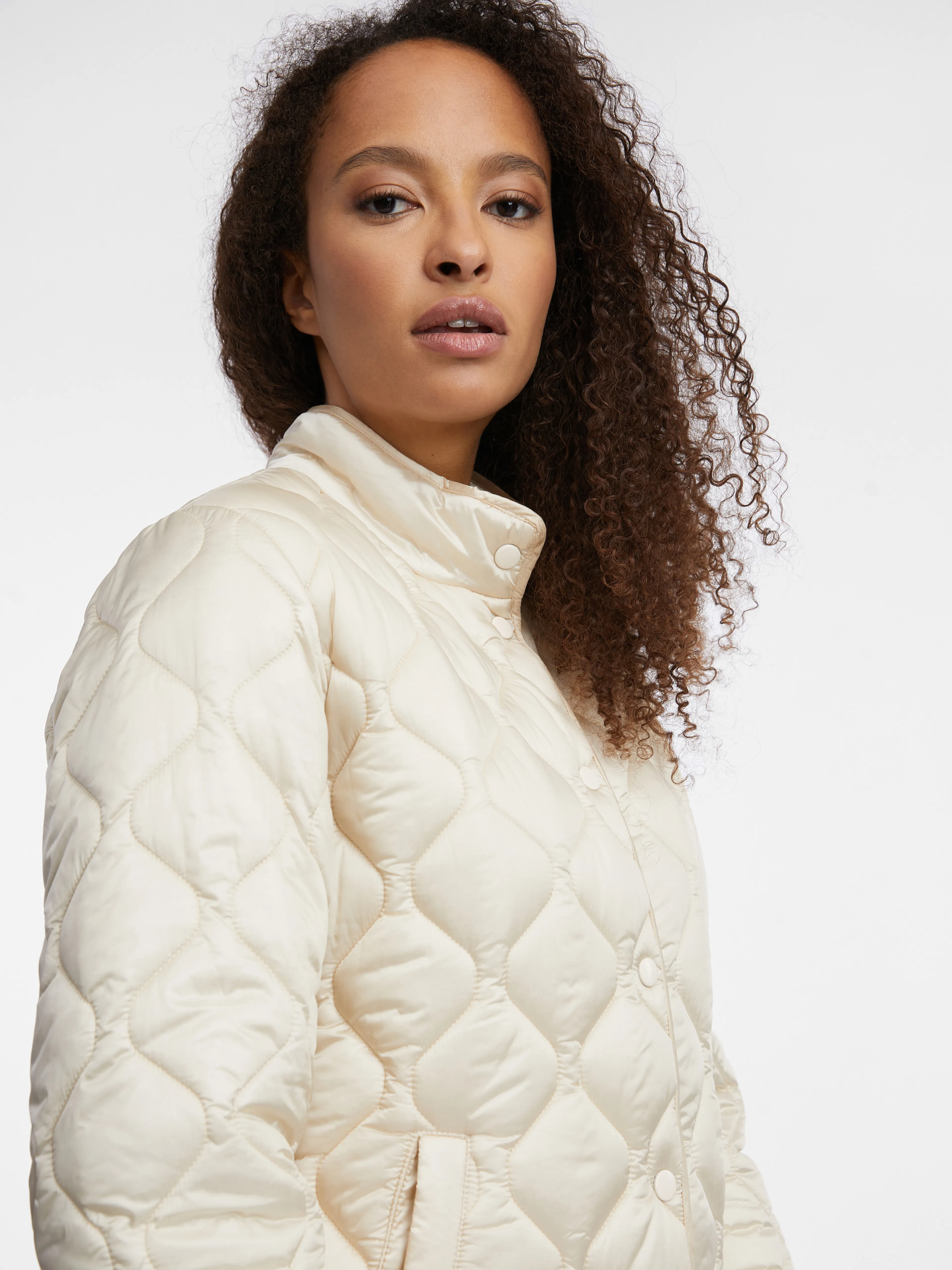 Leichte, cremefarbene Damen-Steppjacke ORSAY