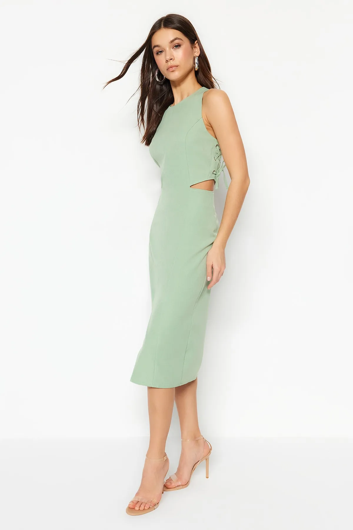 Trendyol Collection  Mintgrünes, detailliertes, ärmelloses, figurbetontes Midi-Webkleid mit Ausschnitten TWOSS23EL02043