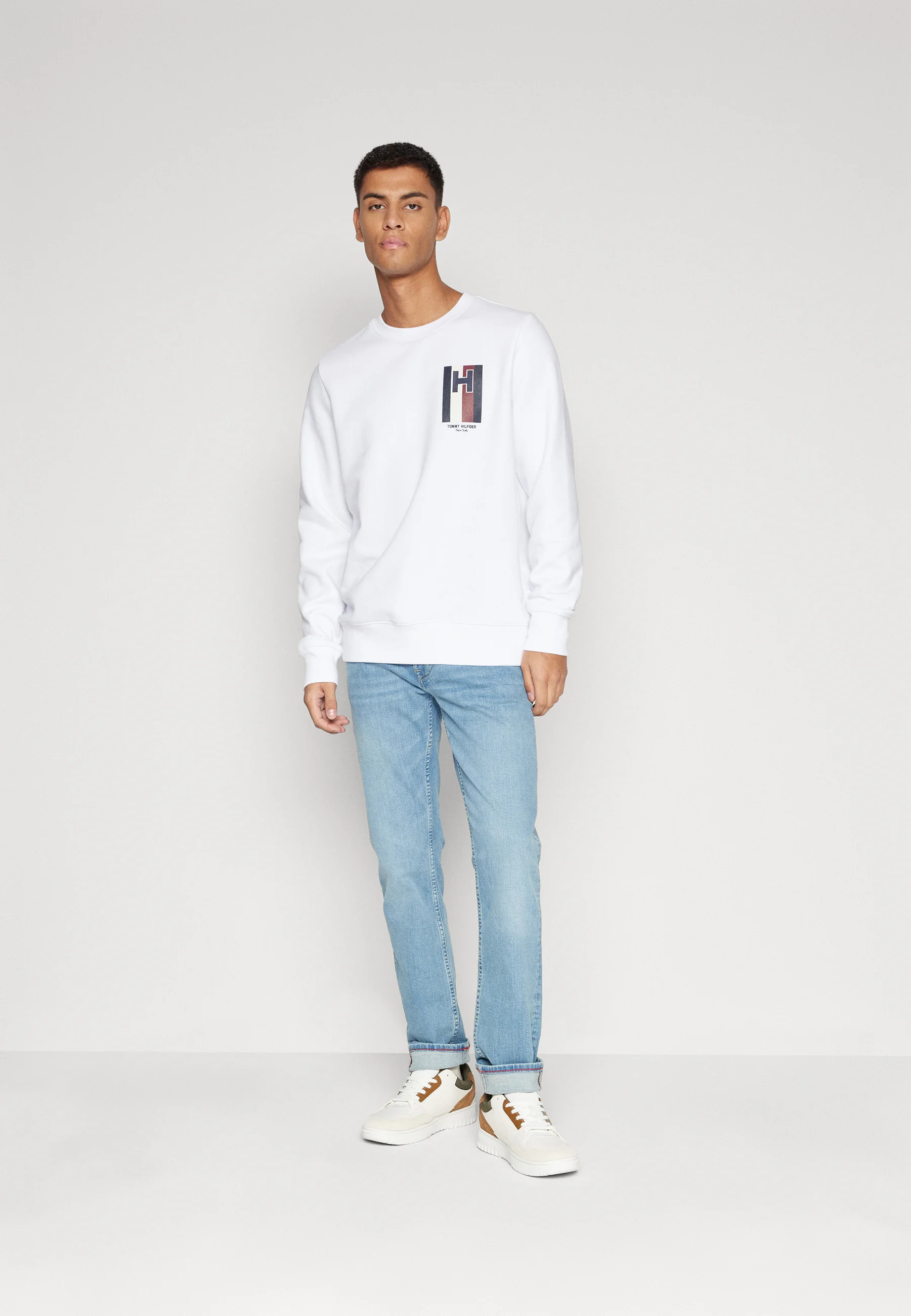 Sudadera Tommy Hilfiger EMBLEM CREWNECK