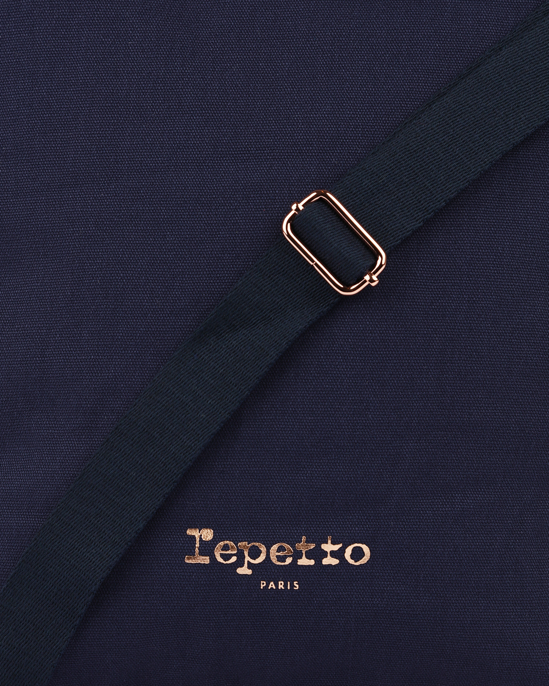 Step crossbody bag
