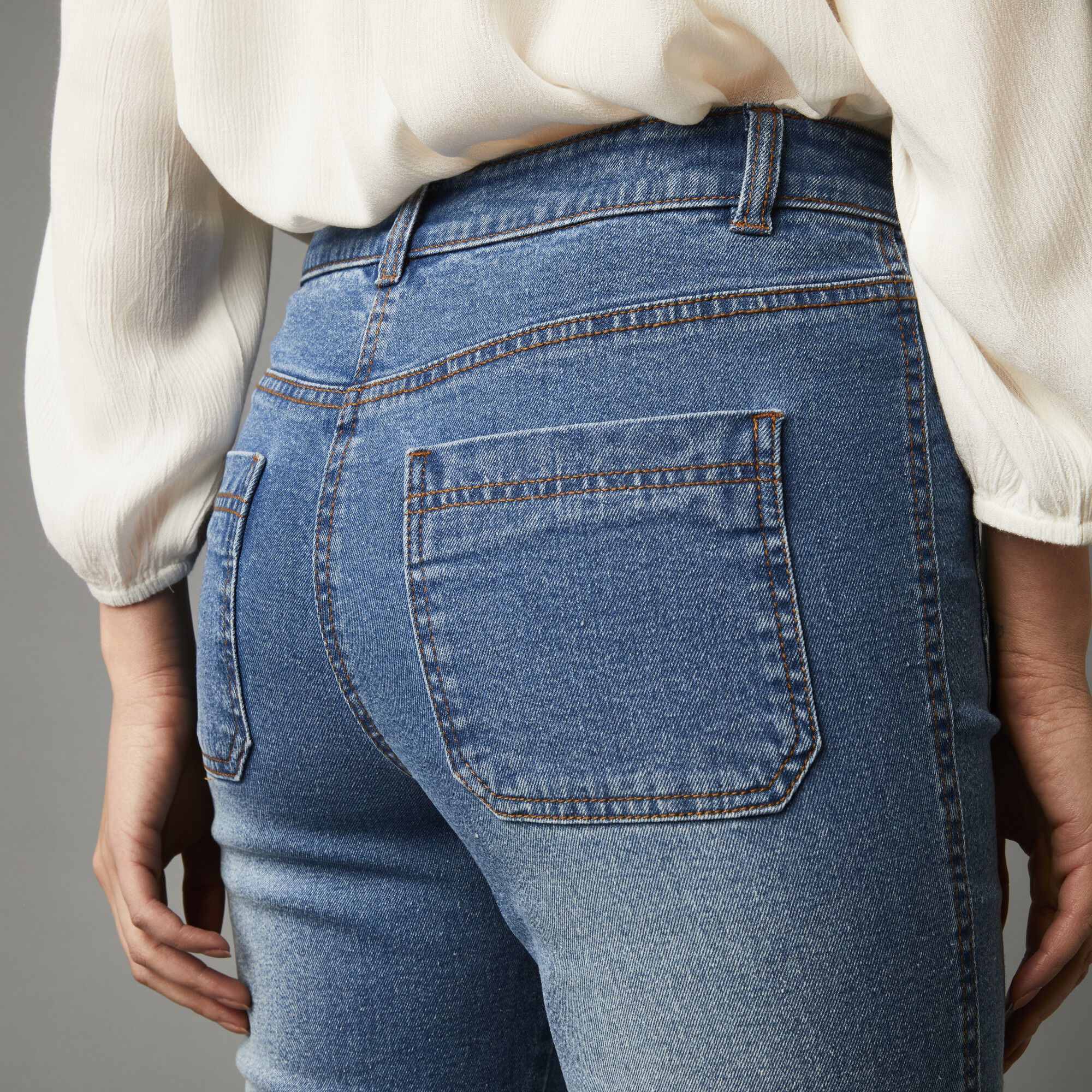 Jean stretch coupe flare, surpiqûres contrastées
