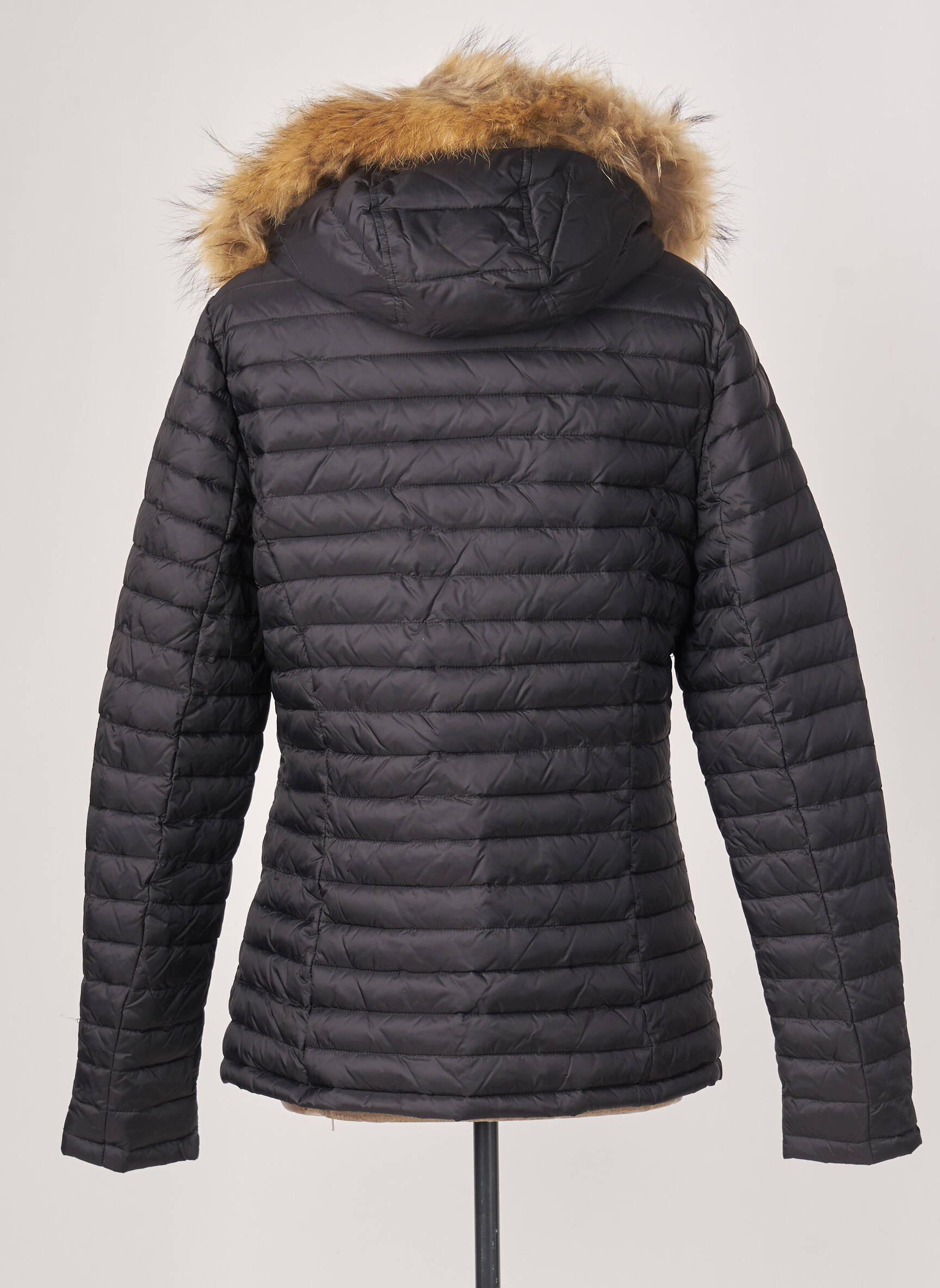 Suite    Doudounes Femme couleur noir