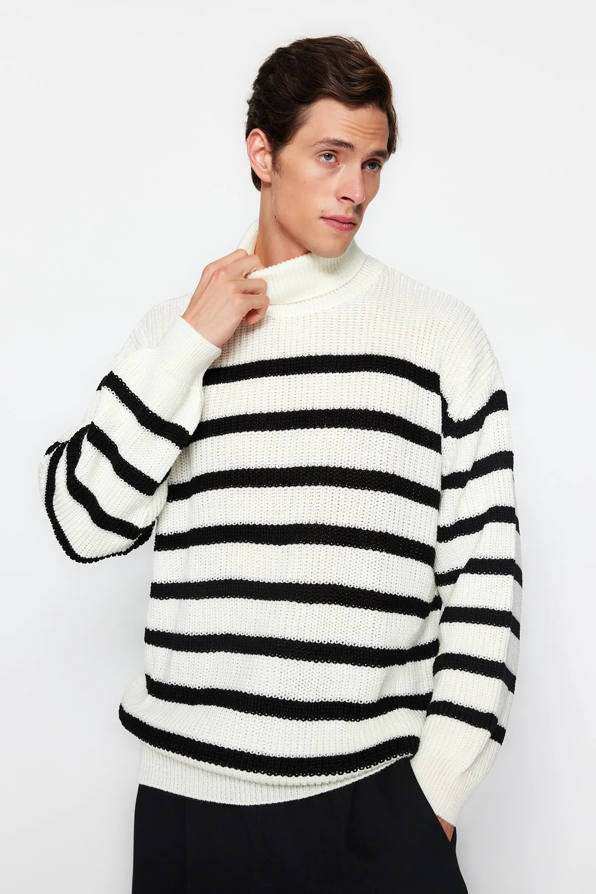 Trendyol Collection  Ecru Unisex Oversize Fit Wide Fit gestreifter Strickpullover TMNAW24KZ00017