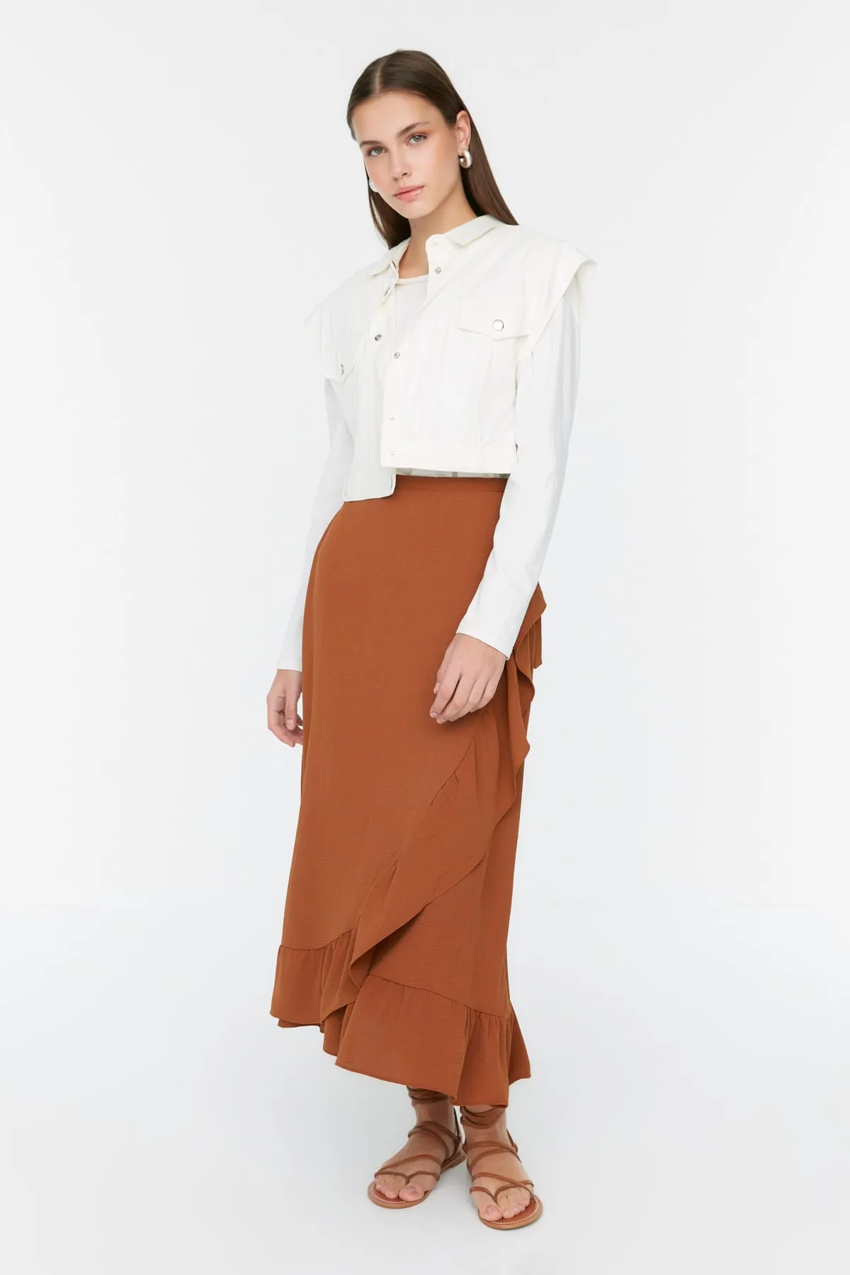 Trendyol Modest  Brauner Wickelrock mit Volant aus Webstoff TCTSS21ET0579