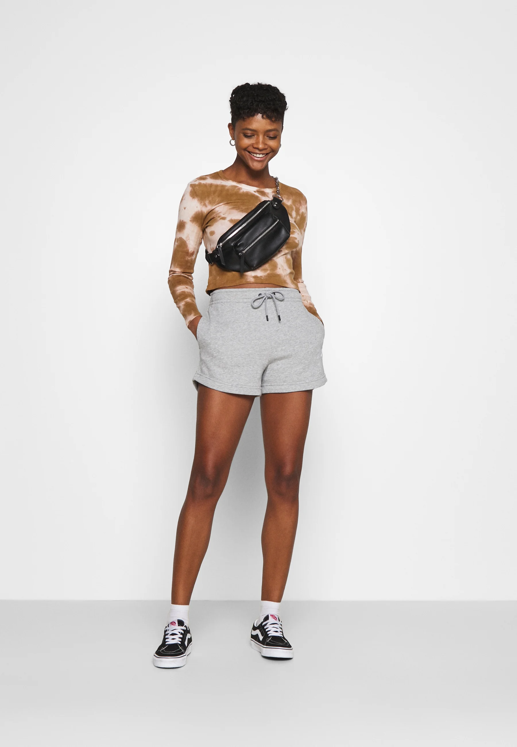 Nike Sportswear W NSW ESSNTL SHORT FT - Pantalones cortos