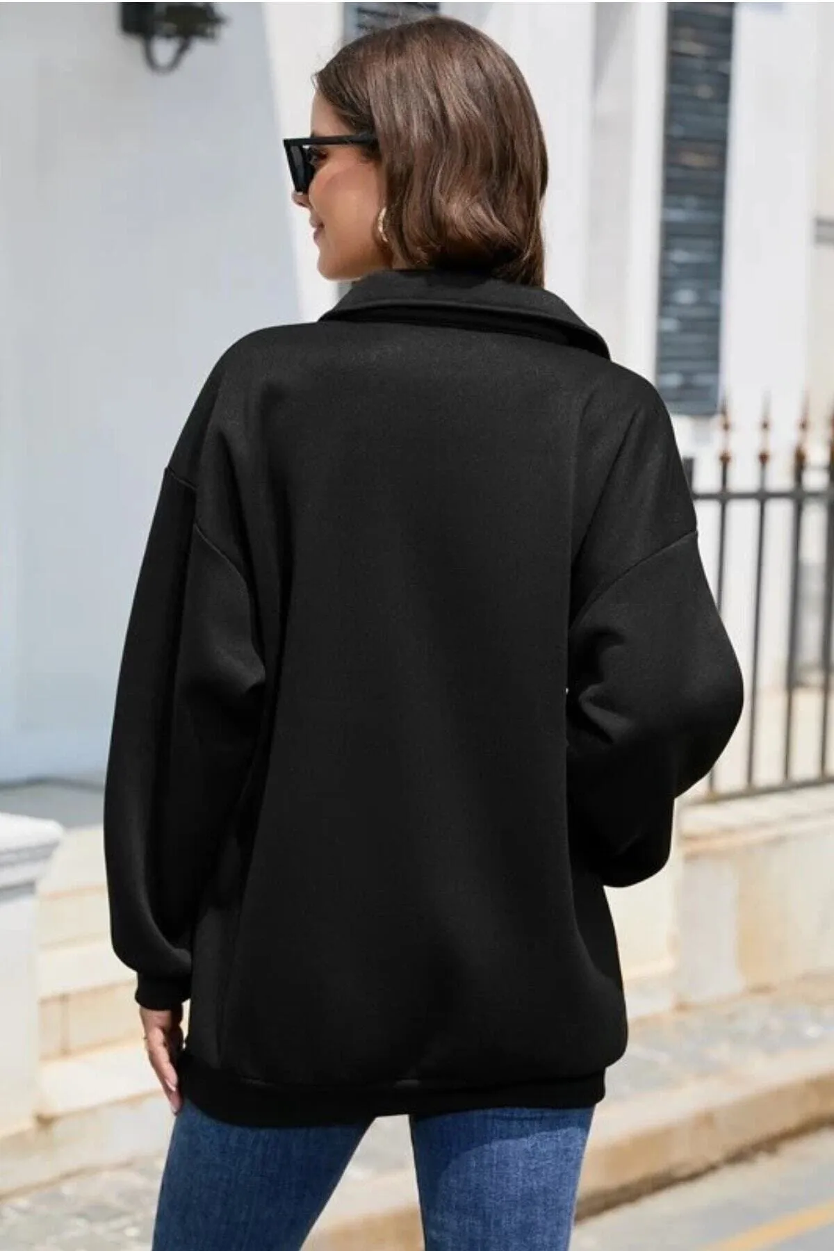 MODAGEN  Unisex-Sweatshirt in Schwarz mit halbem Reißverschluss und hohem Kragen