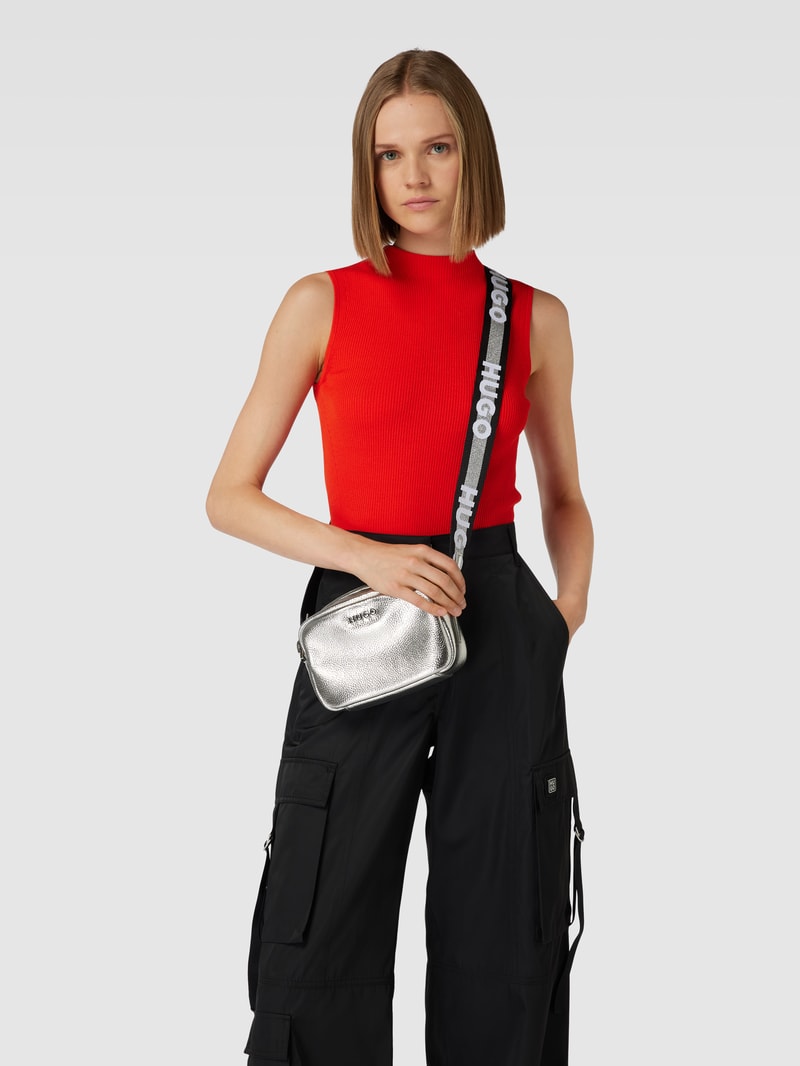 Crossbody Bag in metallic in silber