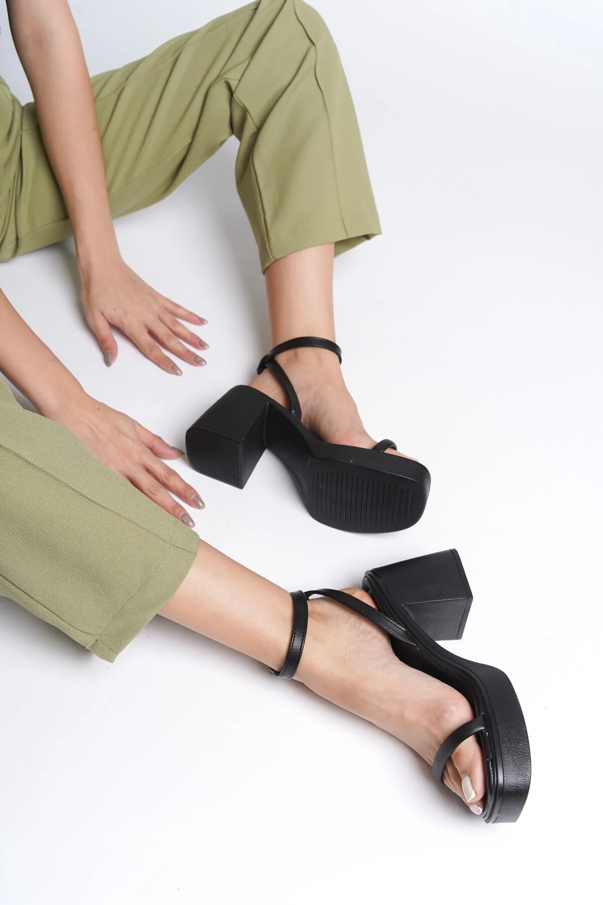 Capone Outfitters  Sandalette - Schwarz - Plateau Absatz