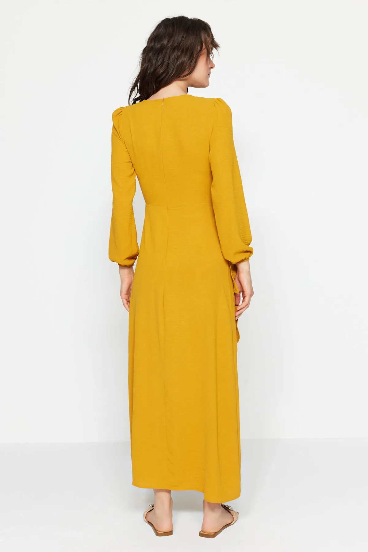 Trendyol Modest  Gelbes Aerobin-Gewebtes Kleid mit Bindedetail TCTSS23EB00140