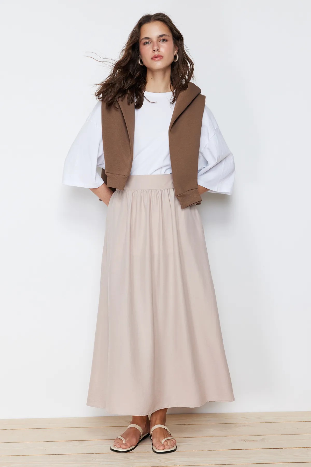 Trendyol Modest  Beiger, schlichter, ausgestellter Webrock TCTSS24EE00004