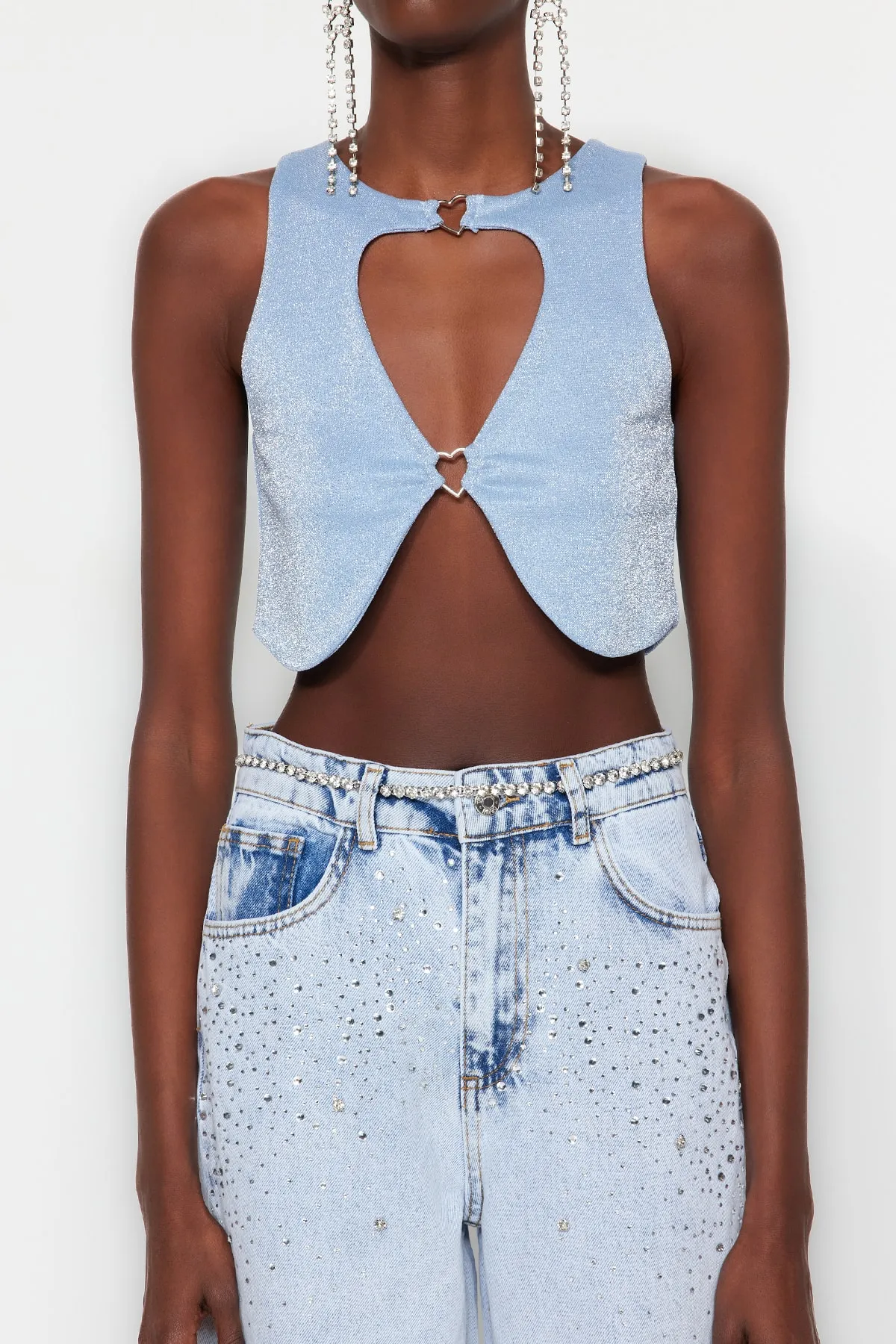 Trendyol Collection  Blaues Crop-Strick-Bustier mit Fenster/Ausschnitt und detailliertem Accessoire TPRSS23BS00044