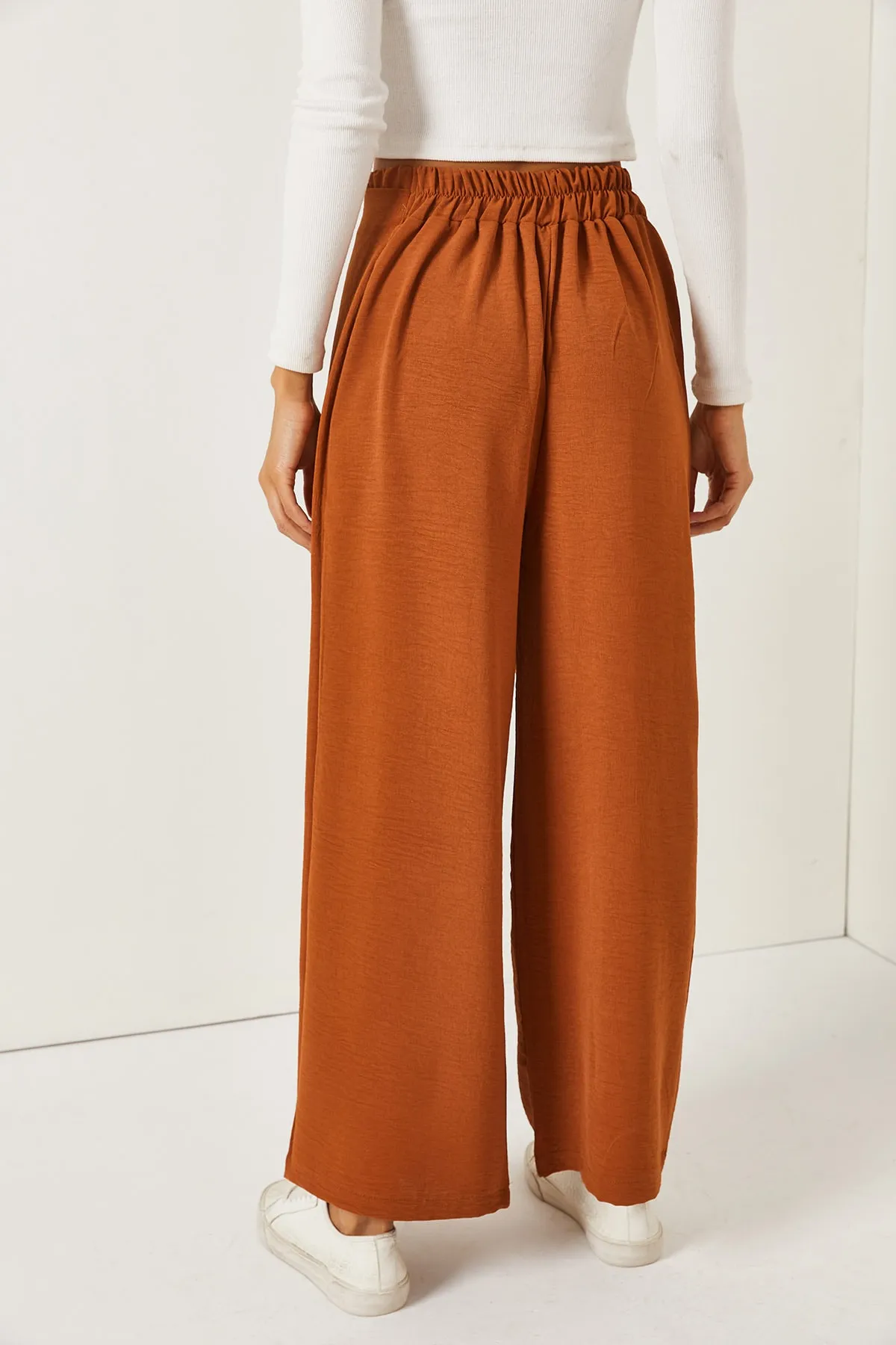 Olalook  Hellbraune Palazzo-Hose mit Bindedetail und Wickeloptik PNT-19000199