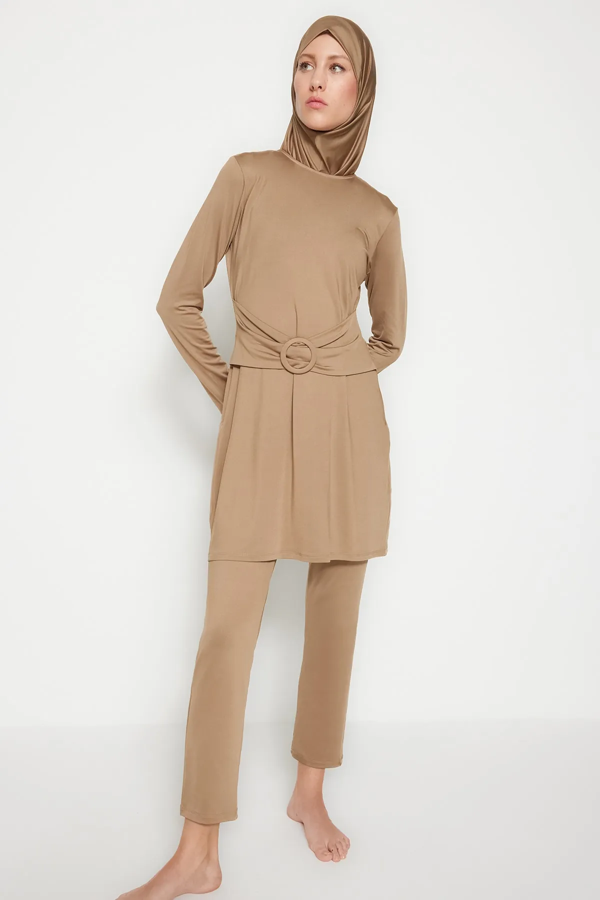Trendyol Modest  Nerzfarbener, vollständig bedeckter, gestrickter Lycra-Badeanzug mit Selbstgürtel, 4-teilig TCTSS23CF00038