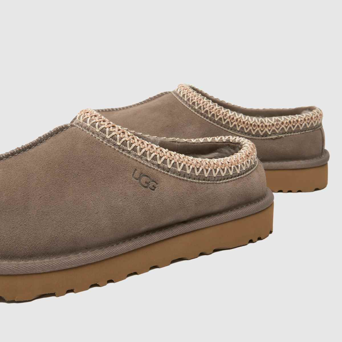 Copati UGG Tasman v dimljenem vzorcu