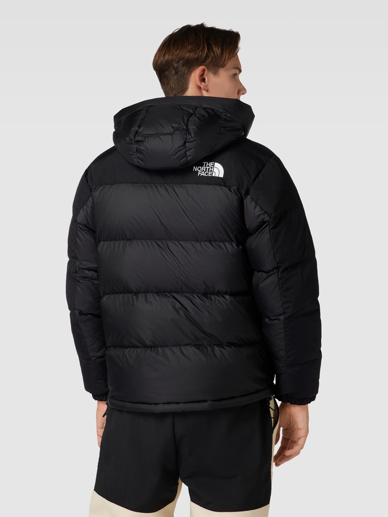 Daunenjacke mit verdecktem Reißverschluss in schwarz