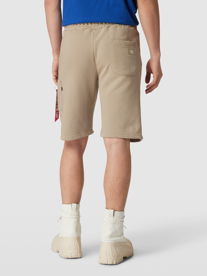 Shorts mit Label-Details in beige