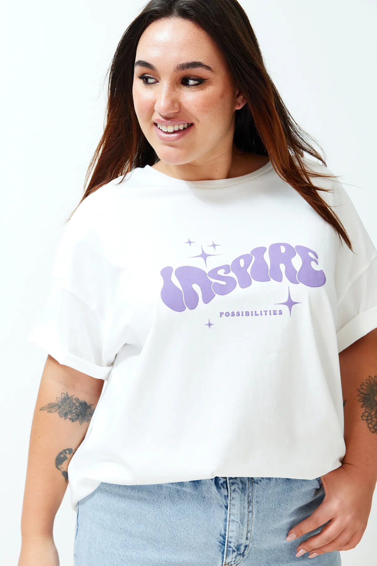 Trendyol Curve  Ecru Unisex-Übergröße, bequemes Paar-Strick-T-Shirt aus 100 % Baumwolle TBSSS24BF00033