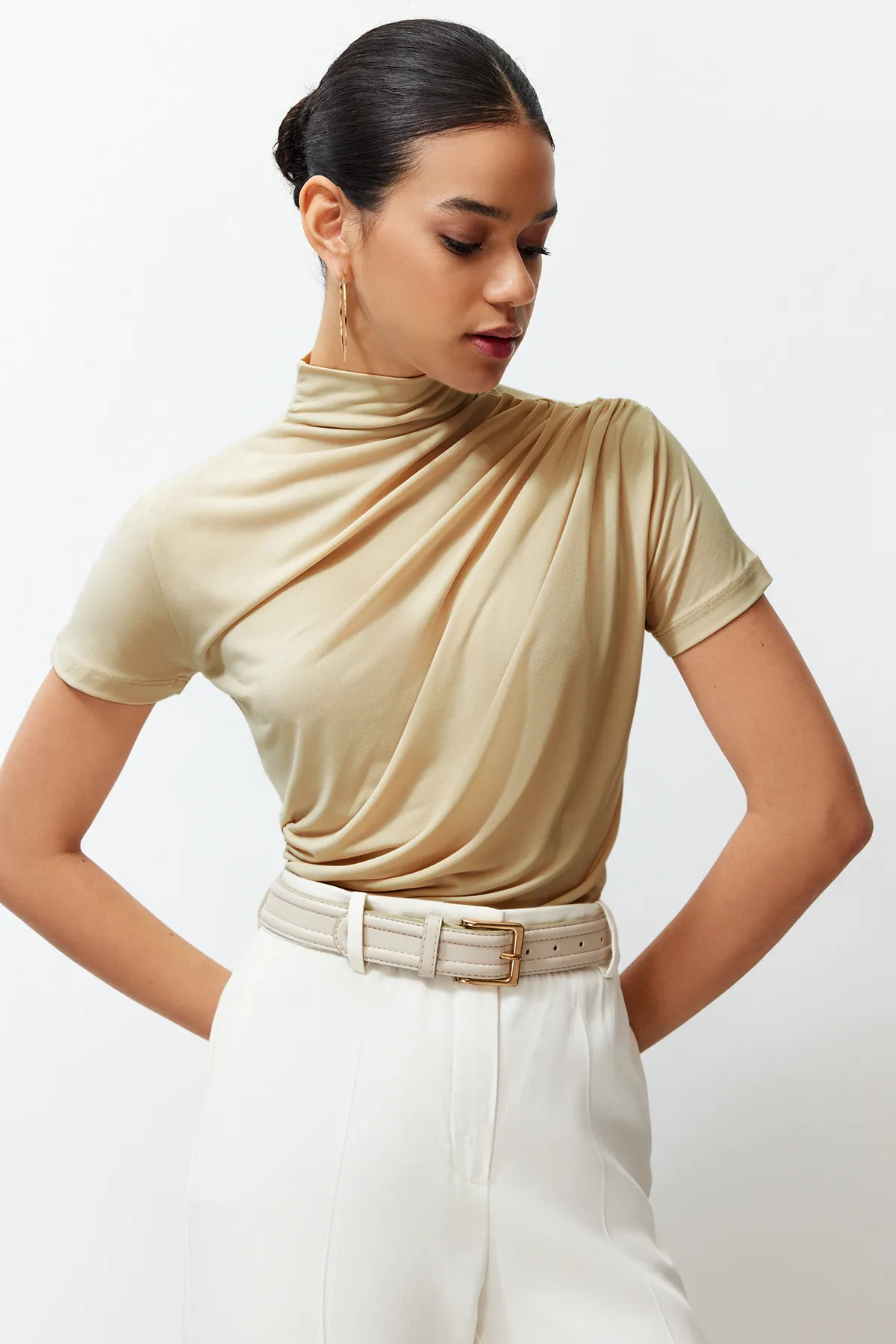 Trendyol Collection  Stein Rüschen/Drapiert Detail Tailliert/Tailliert Kurzarm Stehkragen Stretch Strick Bluse TWOSS24BZ00426