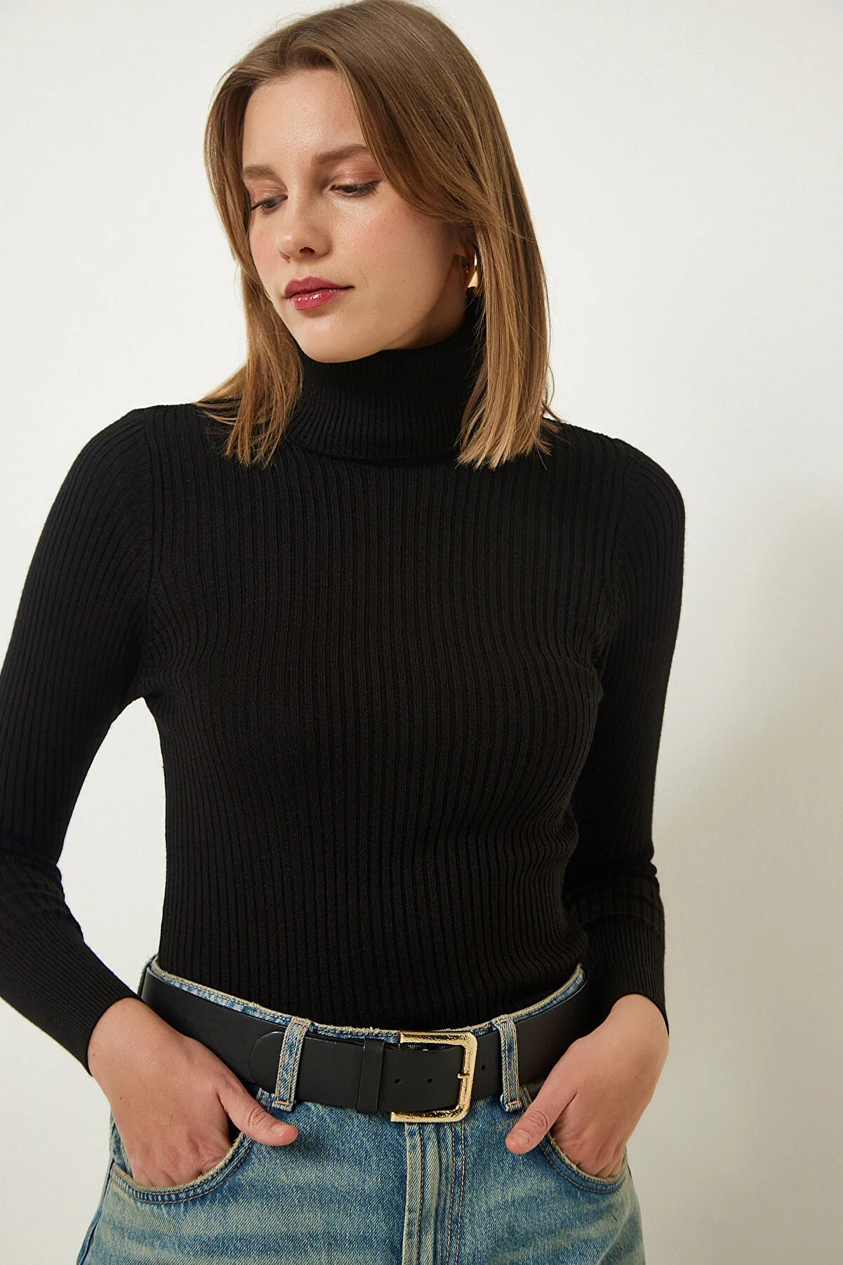 Happiness İstanbul  Schwarzer hochgeschnittener gerippter Lycra-Pullover für Damen DD01007