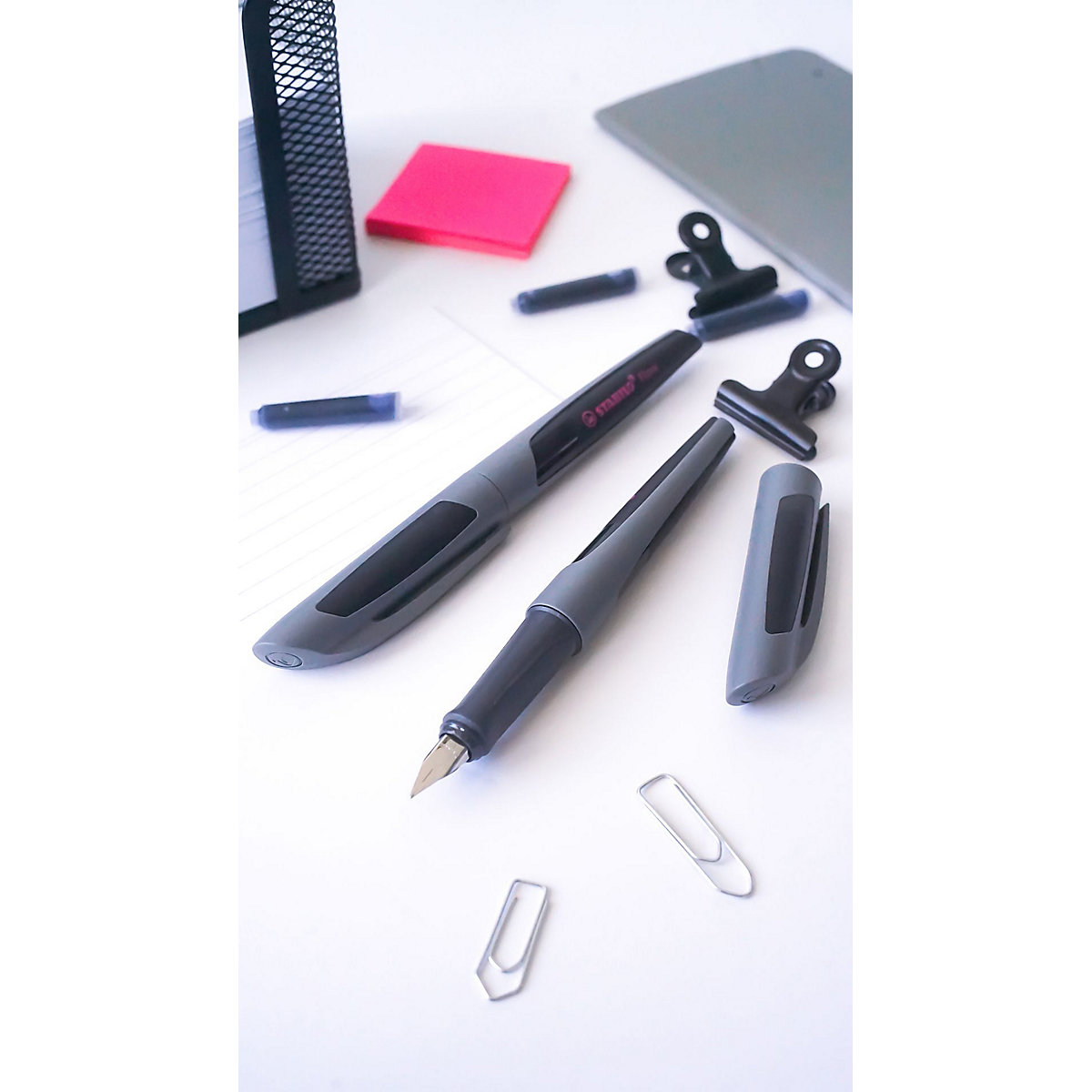 Füllhalter Flow ACTIVE M-Feder anthrazit/pink, inkl. Patrone