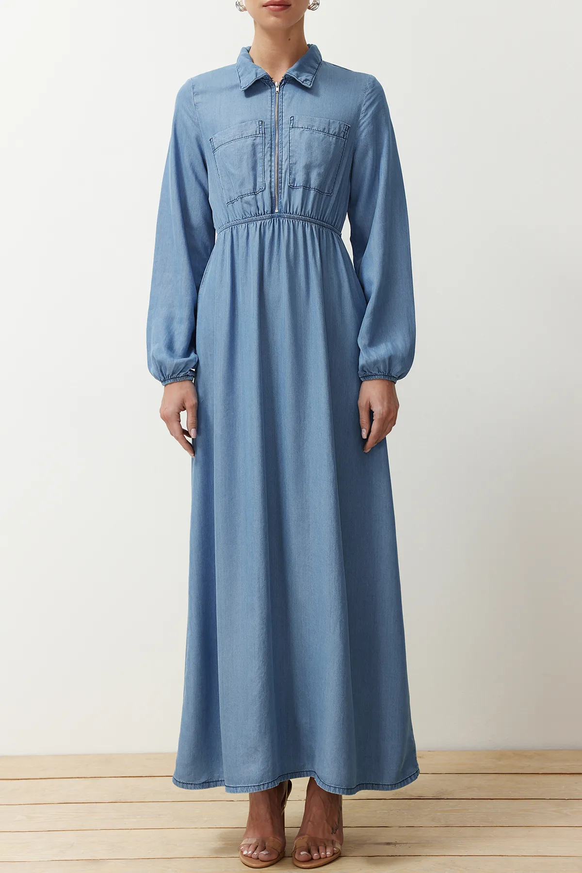 Trendyol Collection  Dunkelblaues Maxi-Jeanskleid mit Reißverschluss und Tasche TWOSS24EL00834