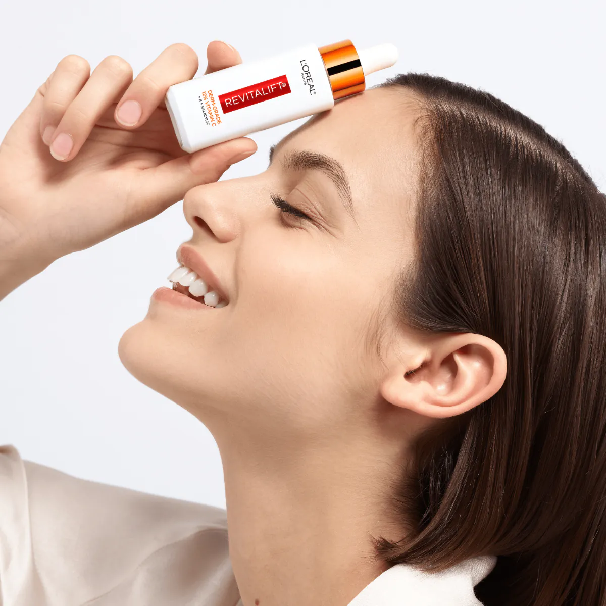 L'Oréal Paris De Revitalift klinikinis veido serumas 12% vitamino C, vitamino E, salicilo rūgšties