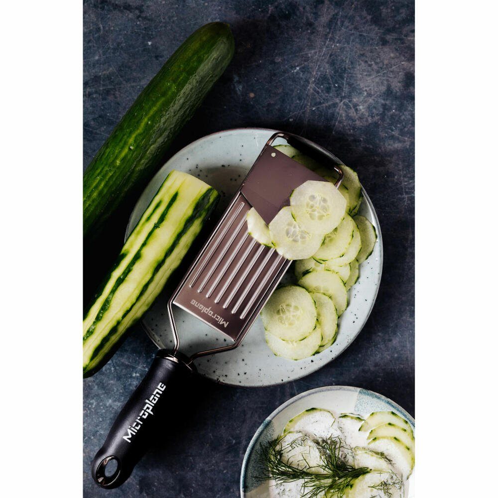 Microplane Gemüsehobel Gourmet Profi, Edelstahl, Kunststoff, Gummi