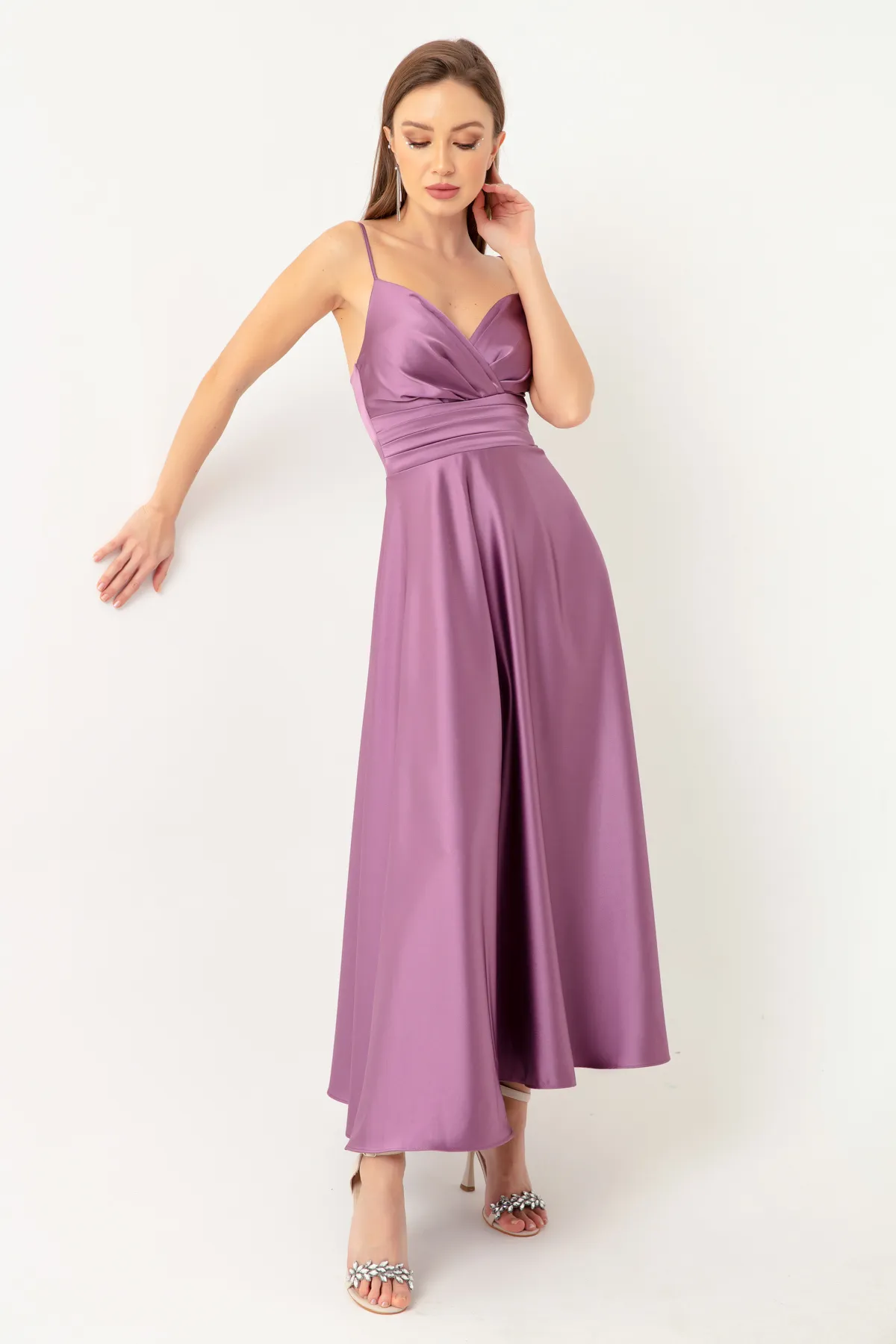 Lafaba  Lavendelfarbenes Midi-Abendkleid und Abschlusskleid aus Satin mit Taillengürtel und Seilriemen für Damen