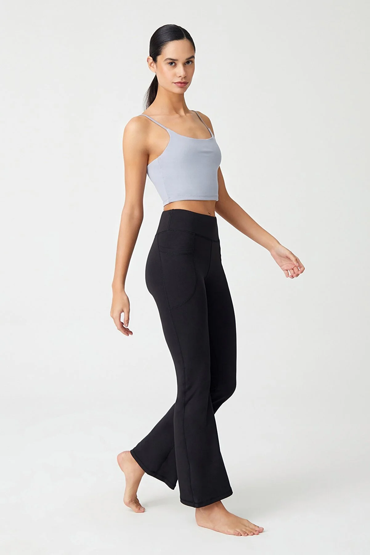 LOS OJOS  Schwarze Damen-Strumpfhose mit hohem Bund und glättendem Bootcut und ausgestelltem Bein und doppelter Tasche