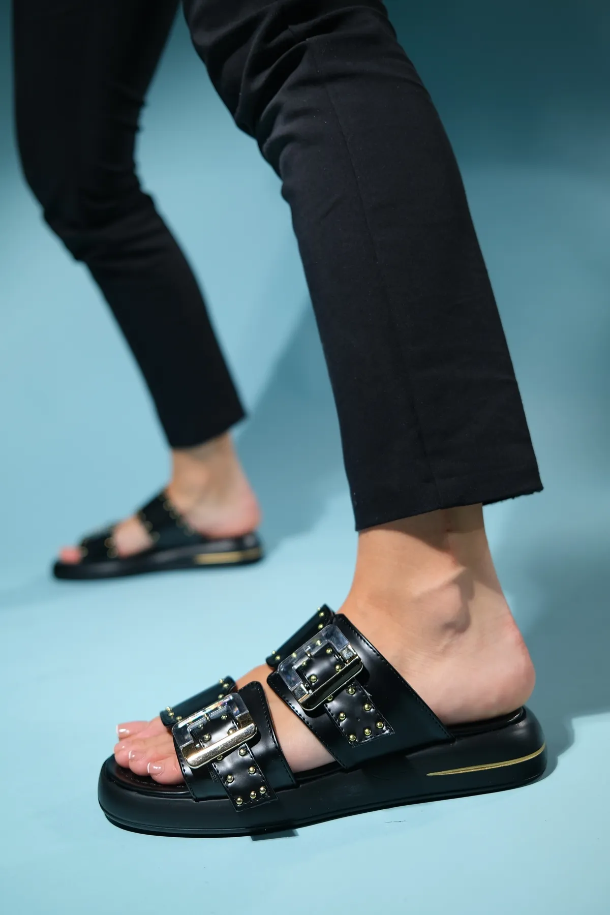 LuviShoes  ZLEY Schwarze Hausschuhe für Damen mit transparenter Schnalle
