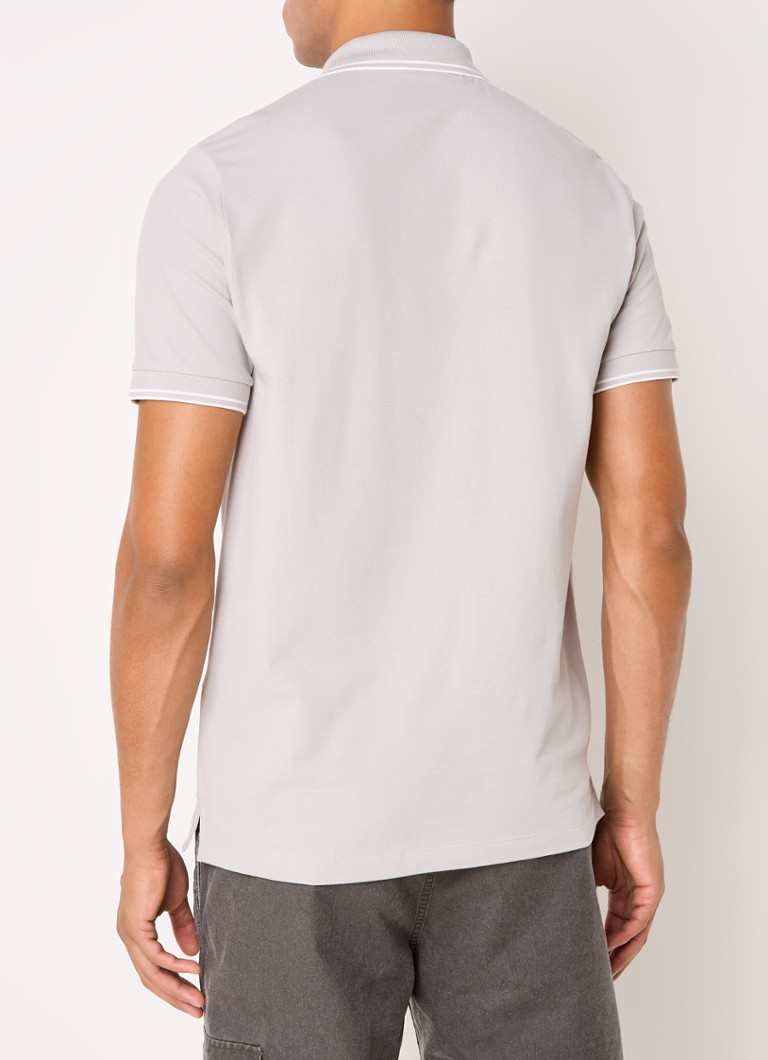 Polo Stone Island 2SC18 de corte regular, confeccionada em algodão piqué com punhos texturizados.