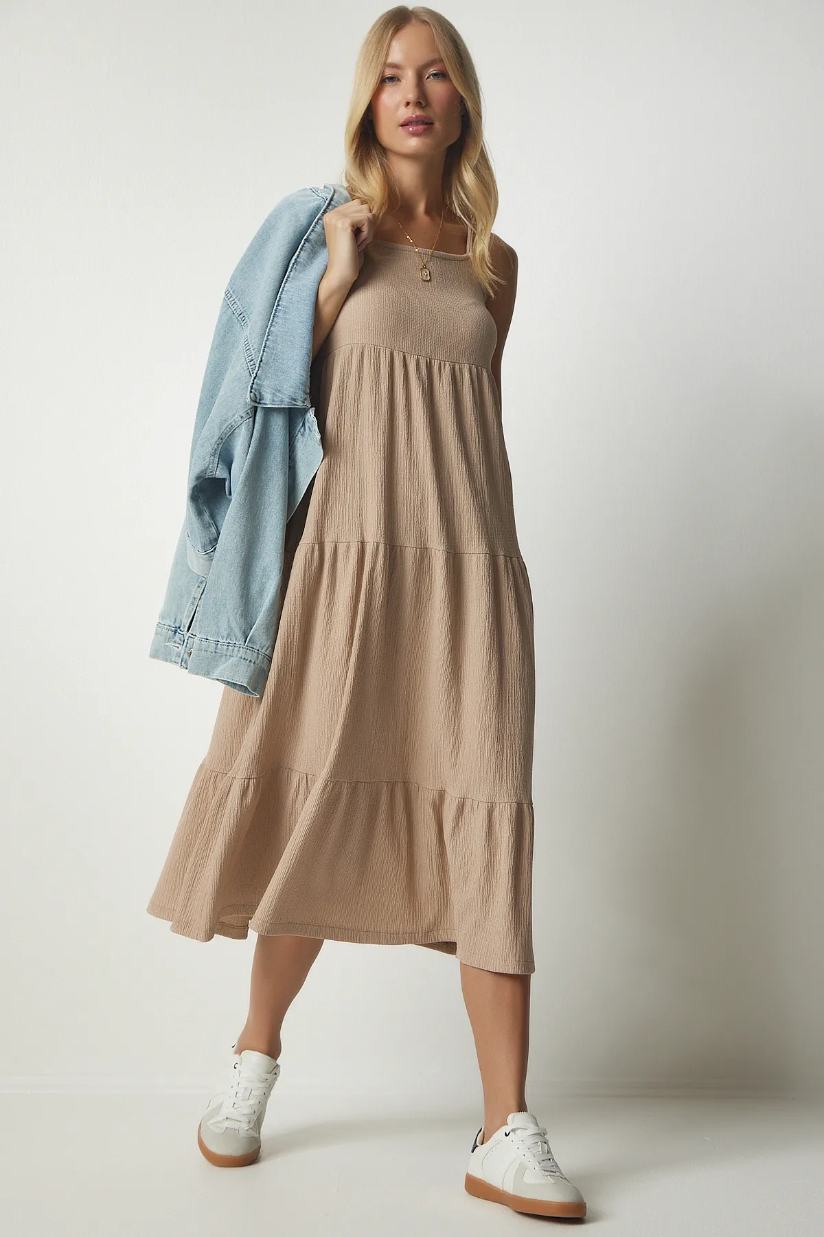 Happiness İstanbul  Damen-Sommerstrickkleid mit offenem Keksträger und Volants UB00077