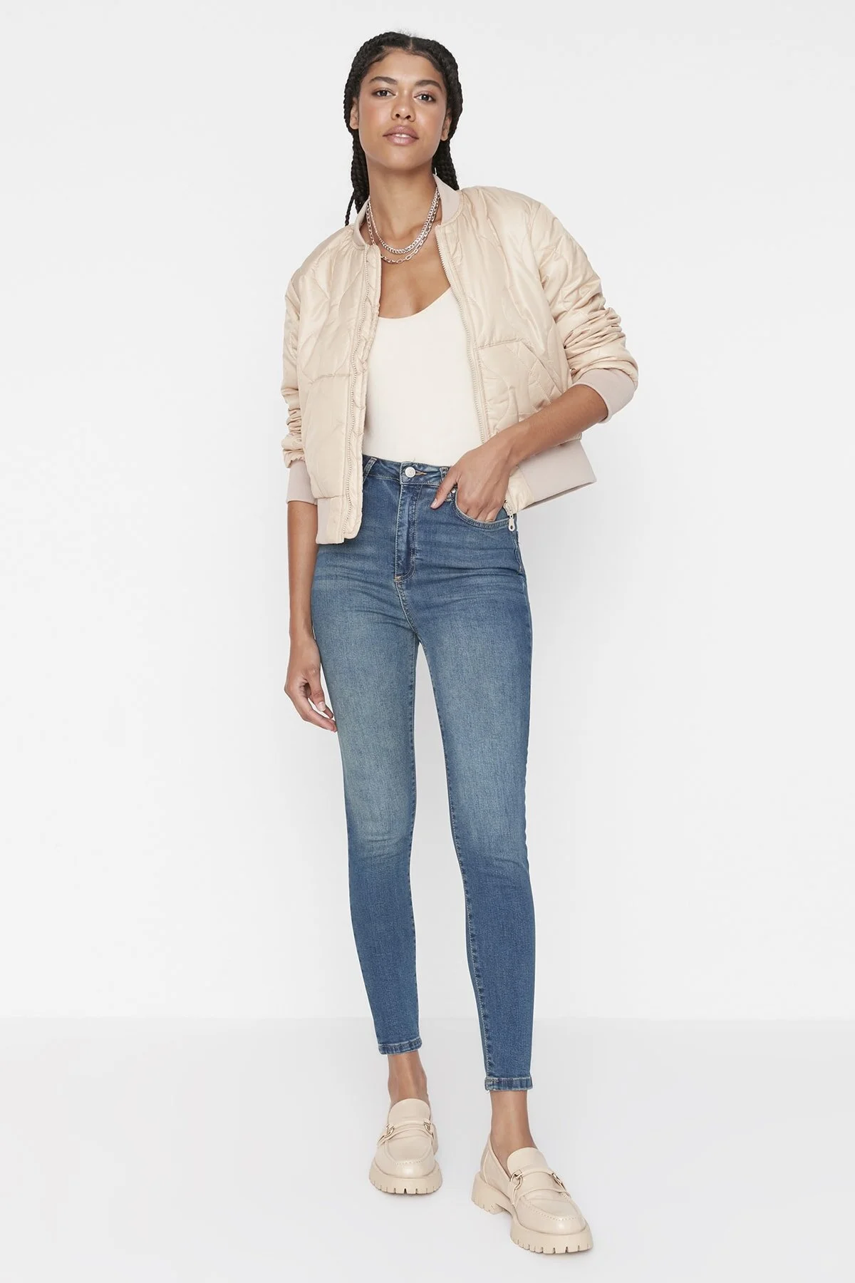 Trendyol Collection  Dunkelblaue Skinny-Jeans mit superhoher Taille TWOSS22JE0560