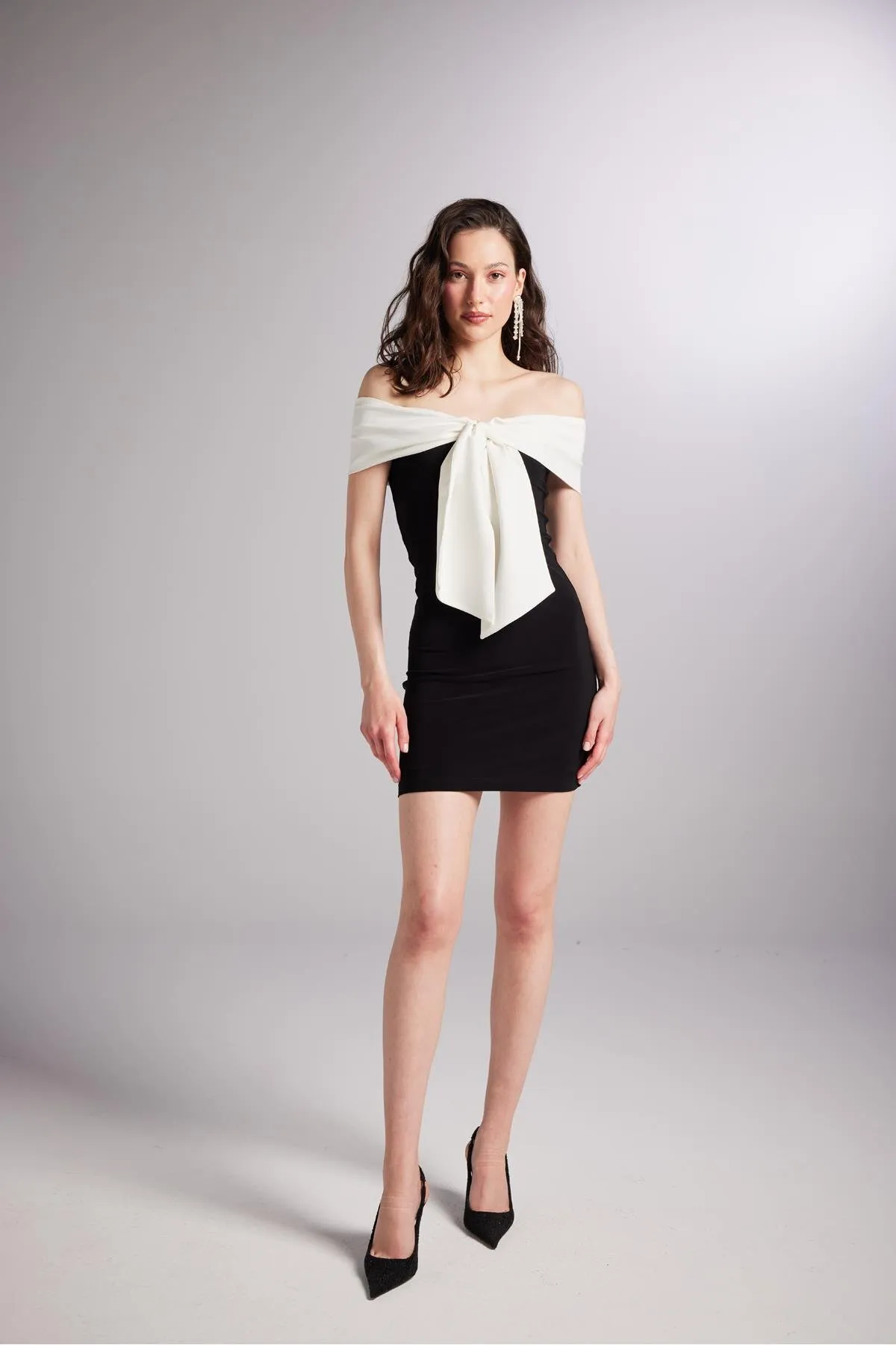 HOLLY LOLLY  Mini-Octavia-Kleid mit Madonna-Kragen, Schwarz