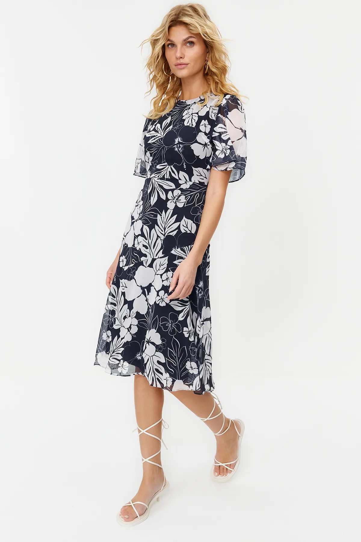 Trendyol Collection  Indigoblaues A-Linien-Basic-Midi-Webkleid aus Chiffon TWOSS20EL0908