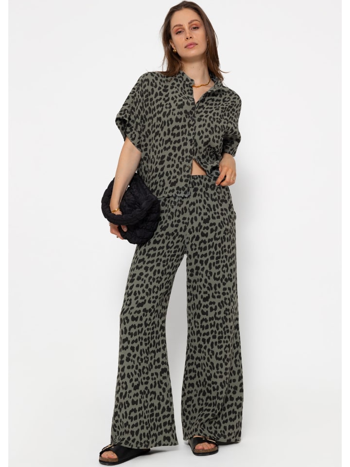 SASSYCLASSY Musselin Pants mit weitem Bein in Leo-Print in Khaki günstig kaufen
