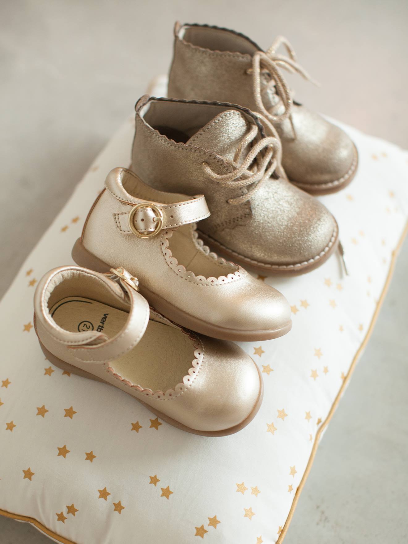 Bottines lacées cuir bébé fille bordeaux